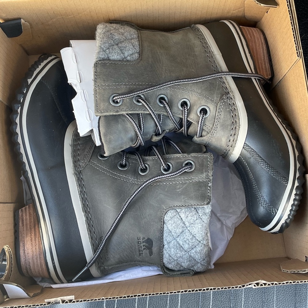 Sorel Slimpack ii lace boots - LIKE NEW